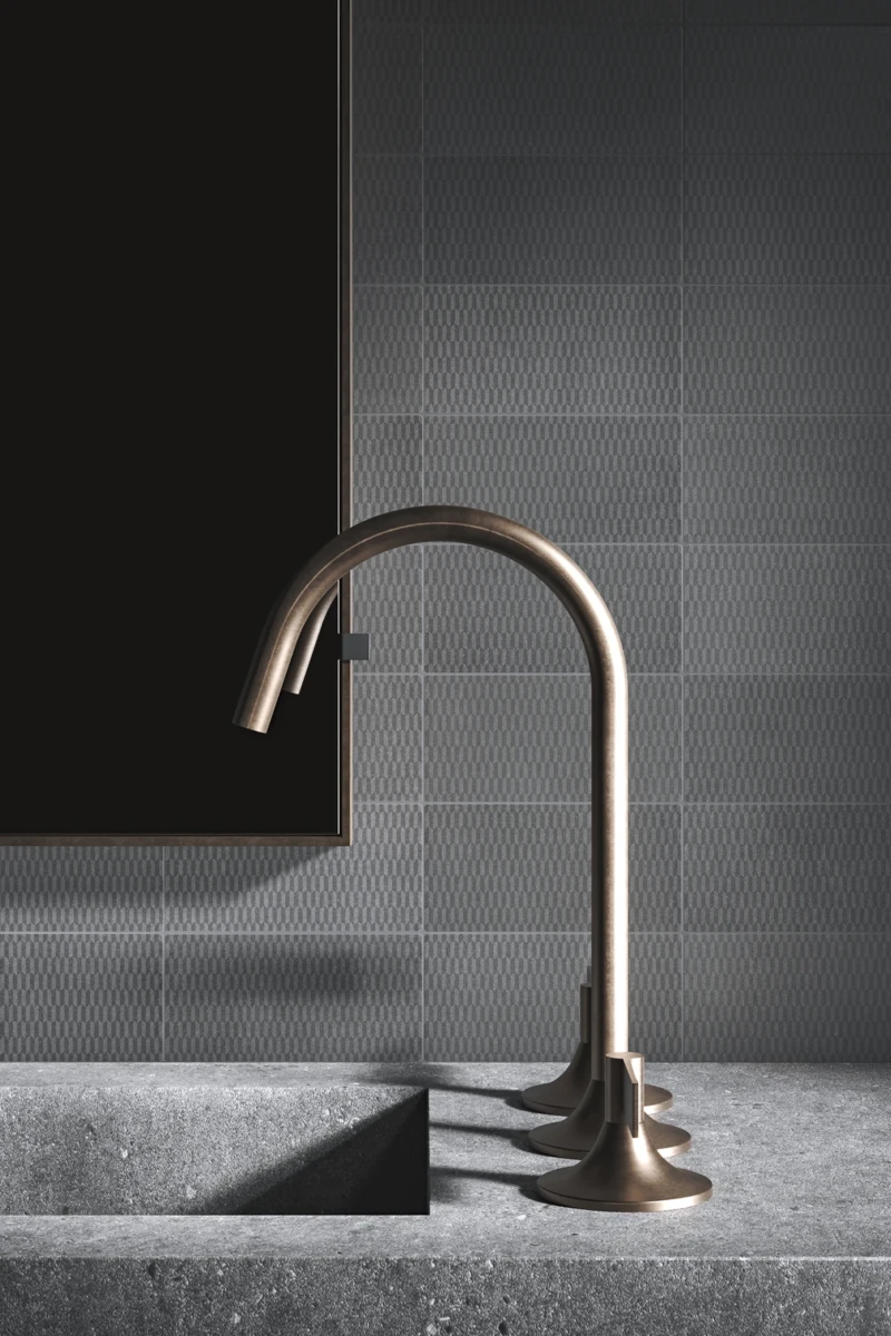 Designer-Fliesenwand mit Texturen in Anthrazit