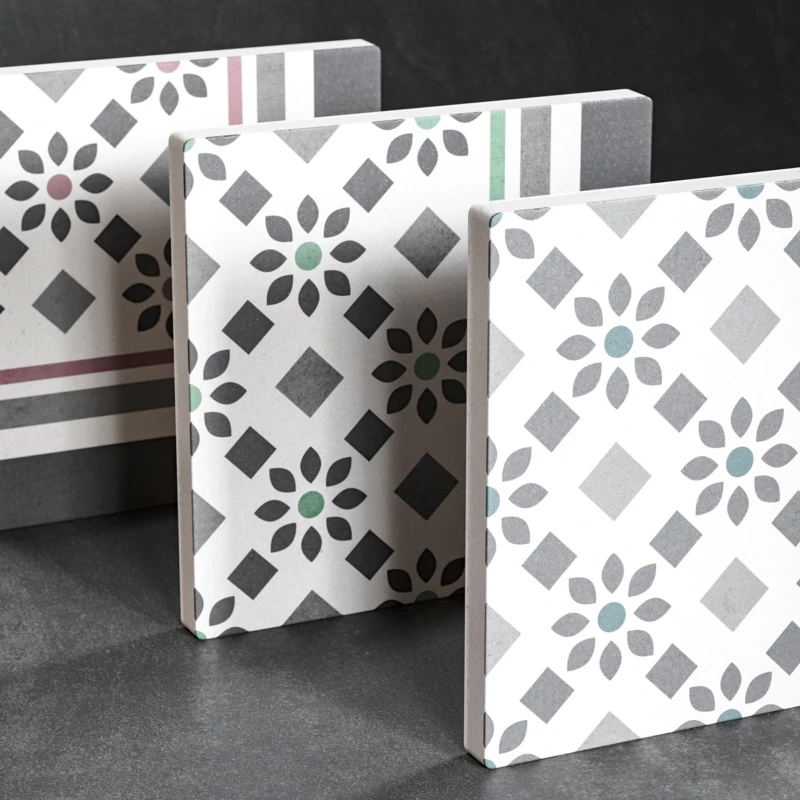 Draufsicht auf drei Fliesen der Kollektion Belle