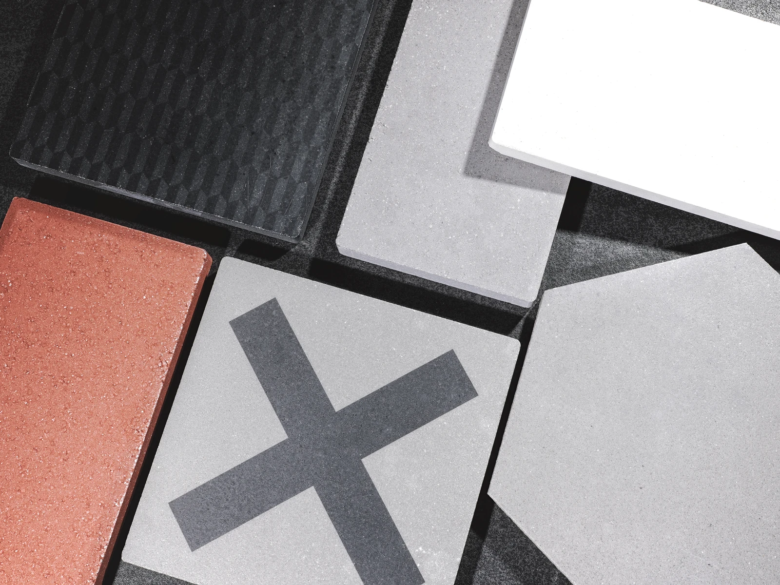 Verschiedene Design-Fliesen für den Boden und die Wand von Wohn- und Geschäftsräumen