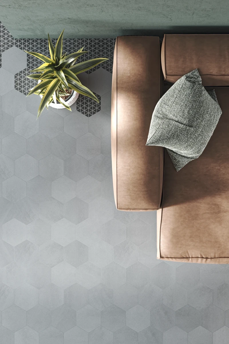 Bodenbelag aus sechseckigen Fliesen aus grauem Zement