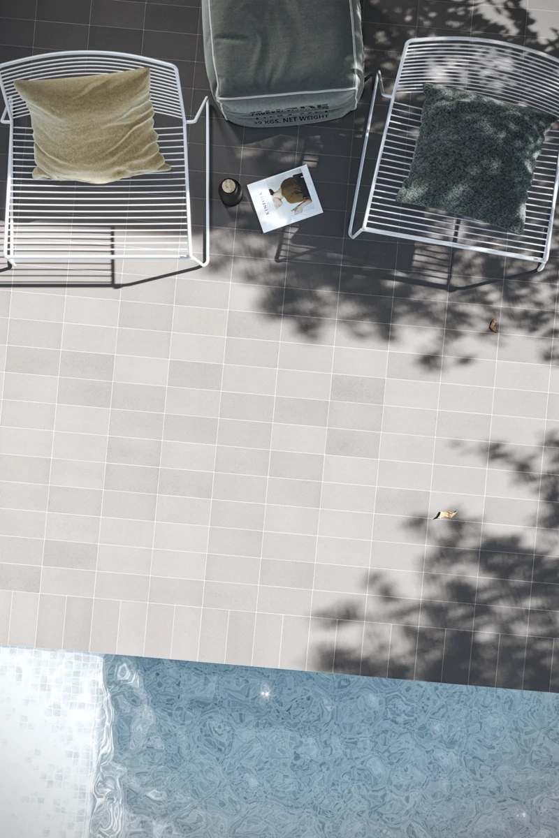 Paviblock-Pflastersteine mit geringer Dicke in Weiß, ideal für Poolränder