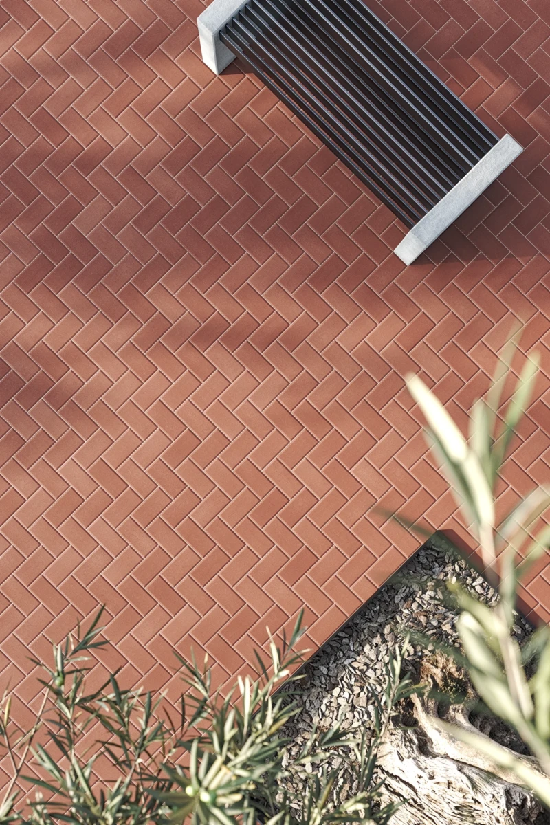 Betonpflastersteine der Kollektion Paviblock in Terrakottafarbe, anwendbar auf Gartenböden