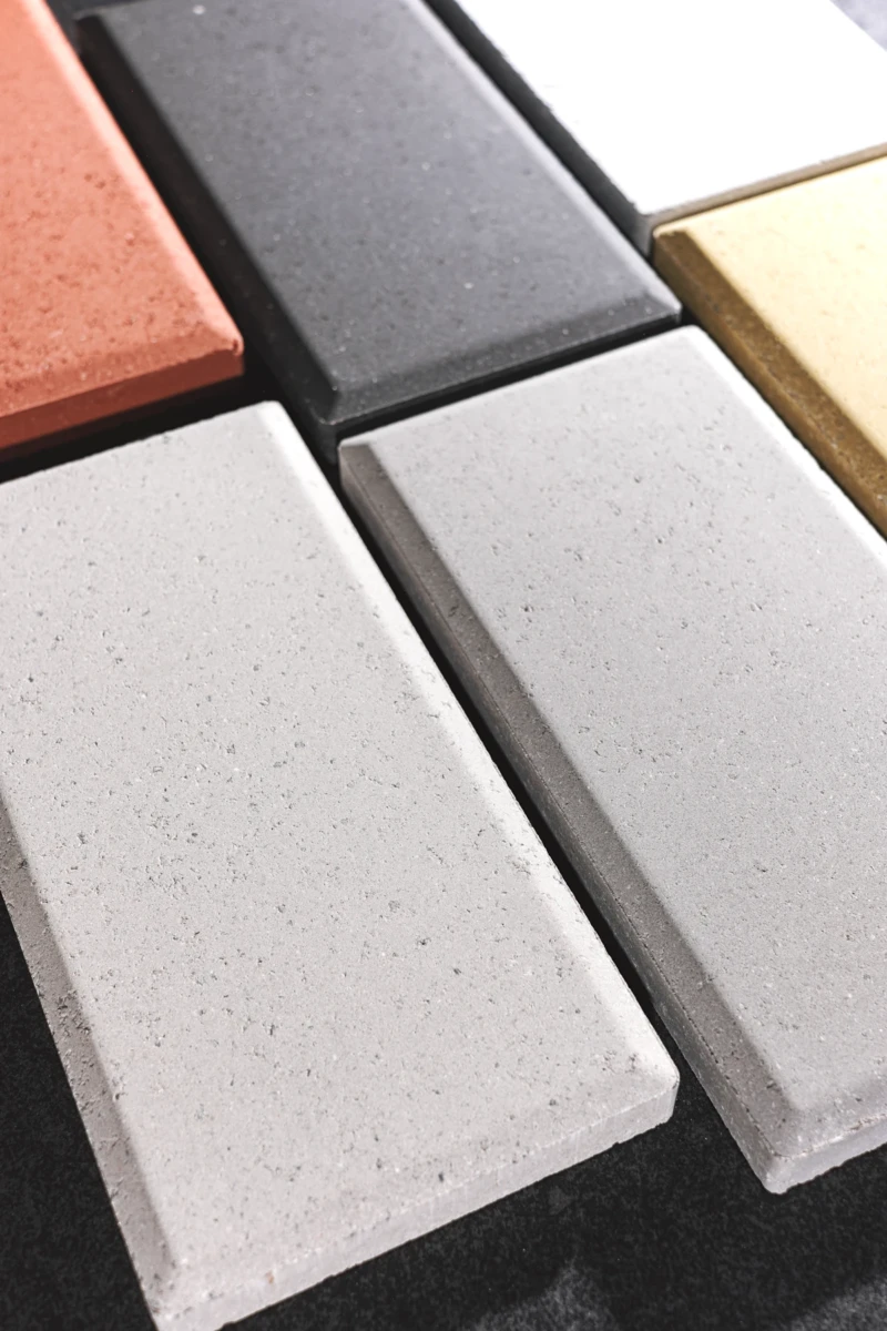 Kollektion von rutschfesten Außenfliesen mit geringer Dicke